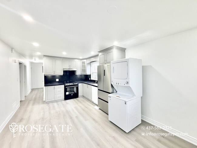 Photo - All-Inclusive 3-Bedroom Apartment with Balcony & In-Unit Laundry – Pet Friendly – Kitchener Unité B