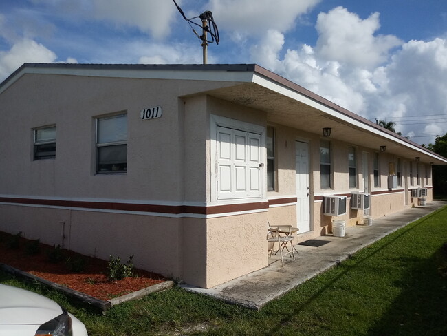 Building Photo - 1011 NW 8th St Rental