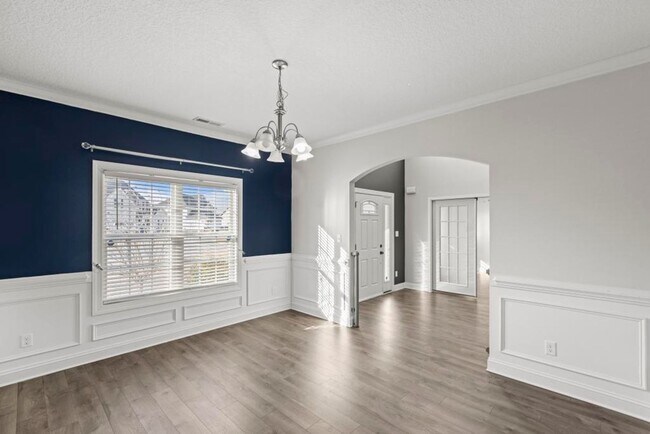 Photo - Gorgeous Home Offering Over 3000 HSF!