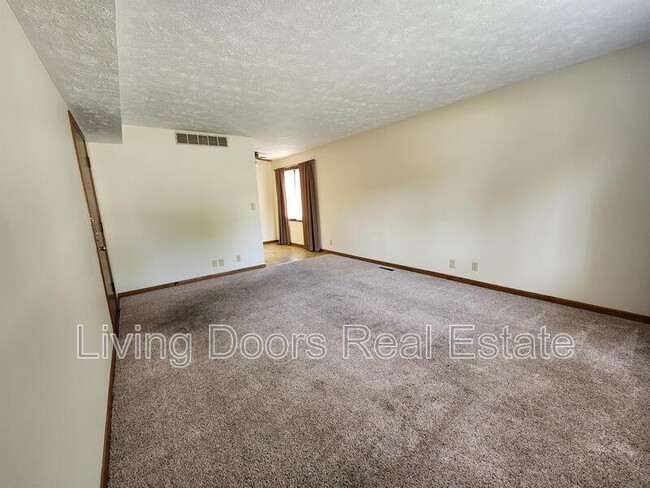 Photo - 2037 South St