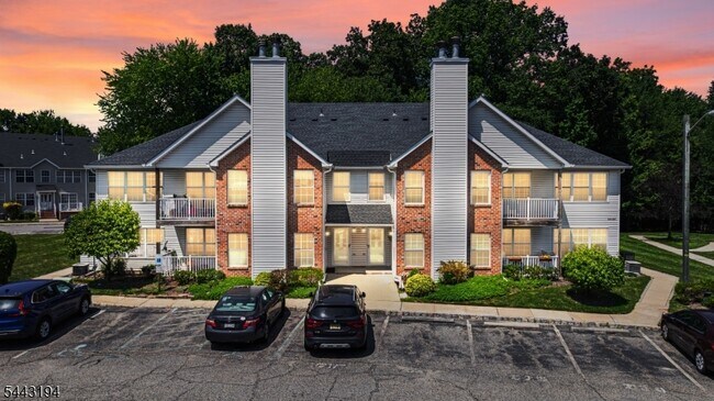 Building Photo - 230 Vasser Dr
