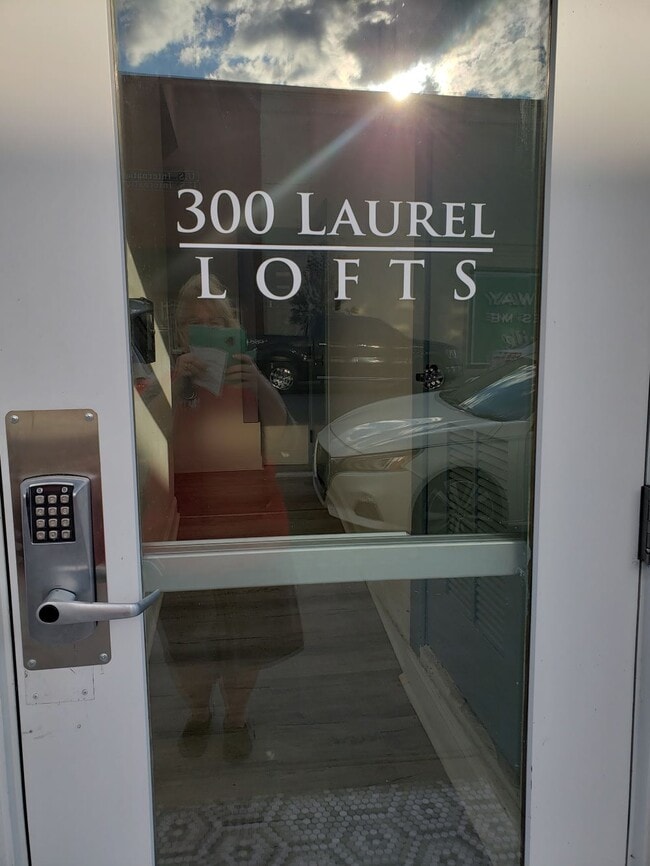 Building Photo - 300 Laurel St Rental