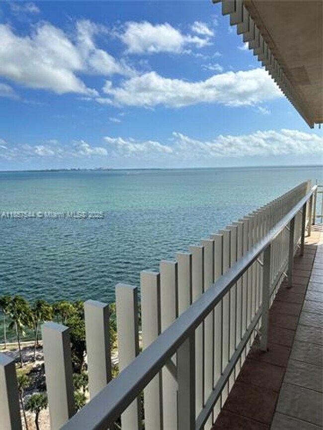 Building Photo - 2 Grove Isle Dr Unit 2 Grove Isle Dr  B1501 Rental