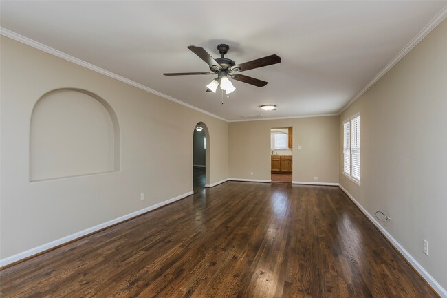 Photo - 730 E 8th St