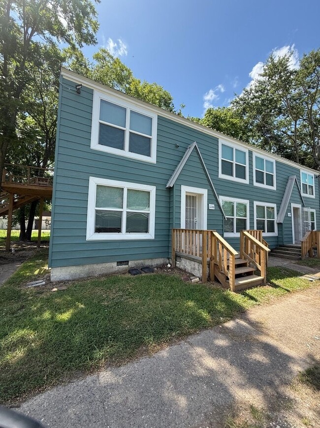 Building Photo - 1226 School St Unit B Rental