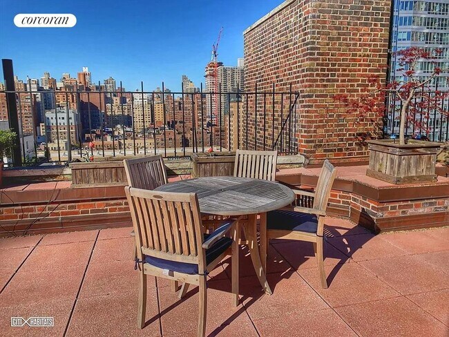 Photo - 225 E 73rd St