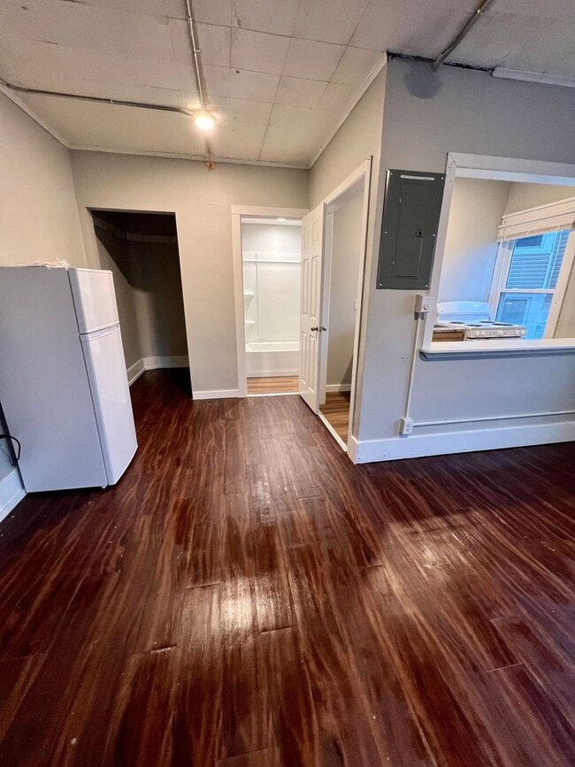 ZB - 208 Scott St