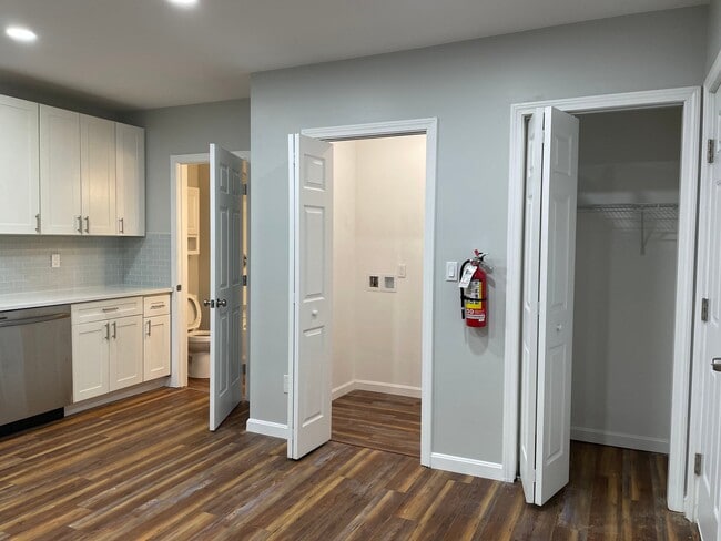 Photo - 10 Mayhew St Unit 1