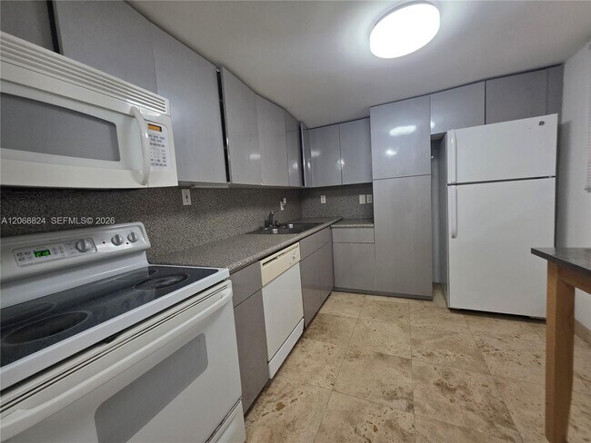 8888 Collins Ave Unit 306