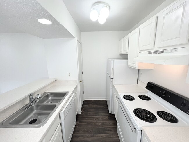 2BD, 1BA (de VC) - Cocina - Kimberly Club Apartments