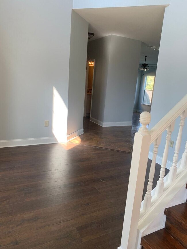 Building Photo - 14203 Cloverhill Blvd