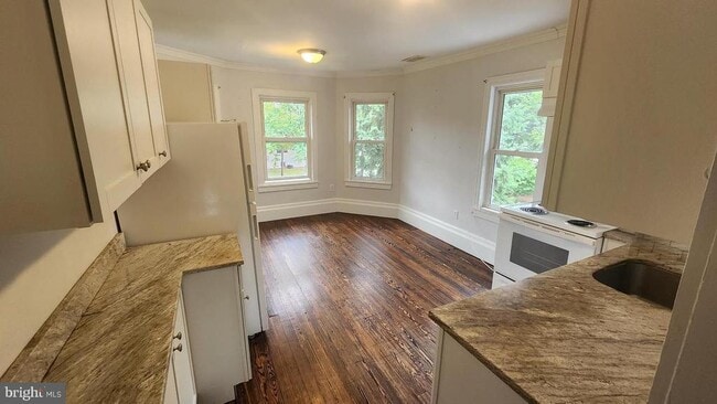 605 Crown Point Rd