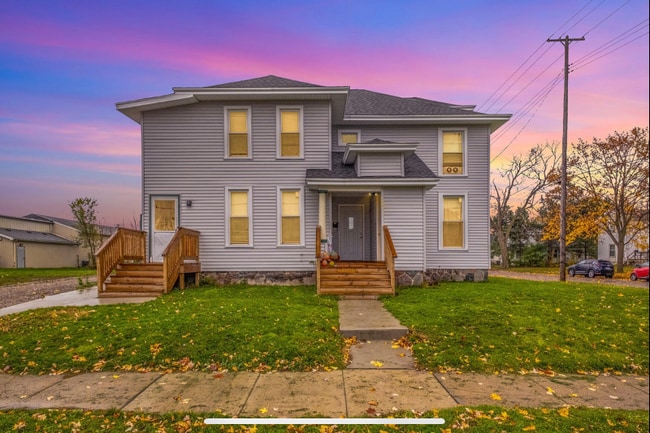 Building Photo - 119 S Elm Ave Unit #3