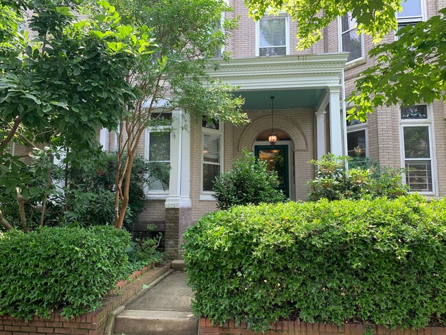 Front Porch - 1617 W Grace St Apartamentos