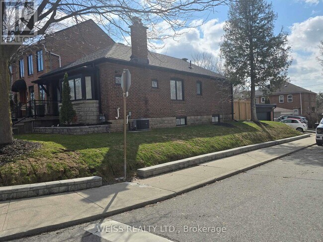 Photo - 199 Glengarry Ave