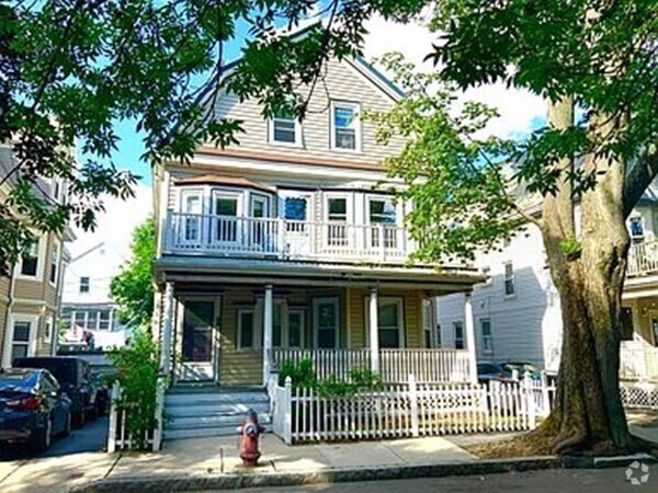 Building Photo - 33 Ossipee Rd Unit 2 Rental
