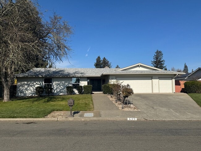 Building Photo - VAILABLE NOW! G O R G E O U S Single Story 3 Bed 2 Bath with Pool