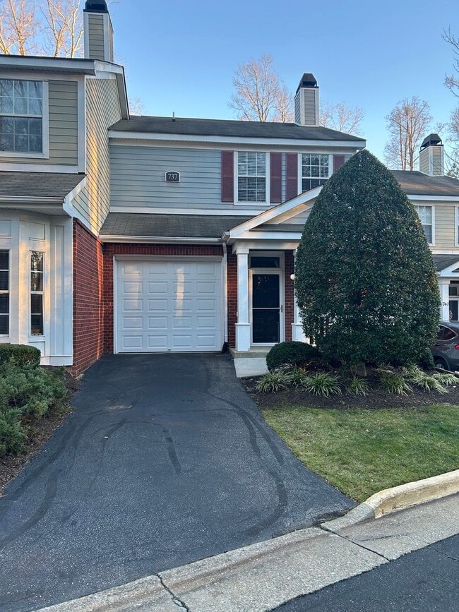 Building Photo - 2 Bedroom 2.5 bath Townhouse-Midlothian/Charter Colony area