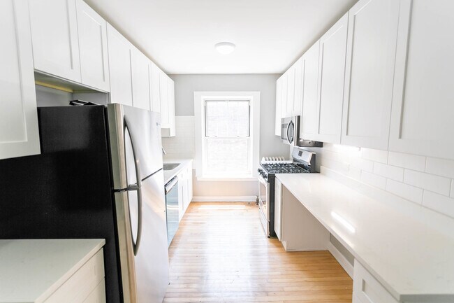 Photo - 7646 N Greenview Ave Unidad 3