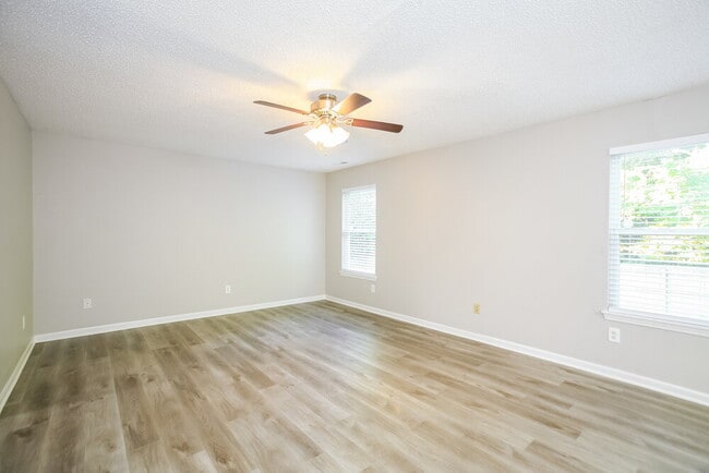 Photo - 125 Clover Ct