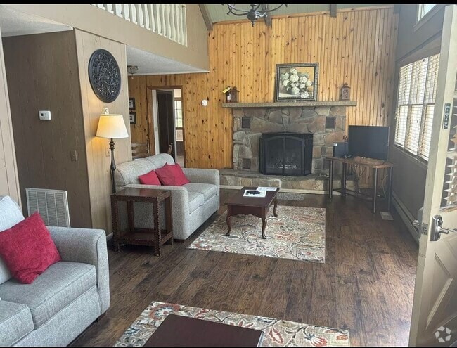 Building Photo - 681 Chalet Village Dr Rental