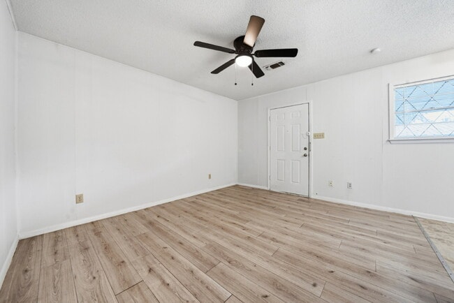 Photo - 204 W Lampasas St Unit 2