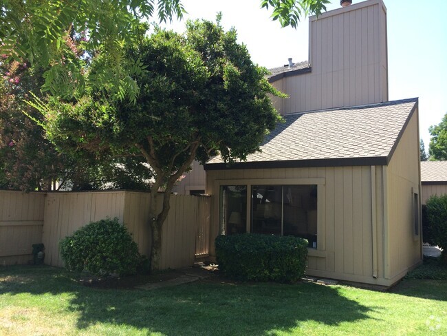 Building Photo - $500 OFF FIRST MONTH'S RENT-Remodeled 2-St... Rental