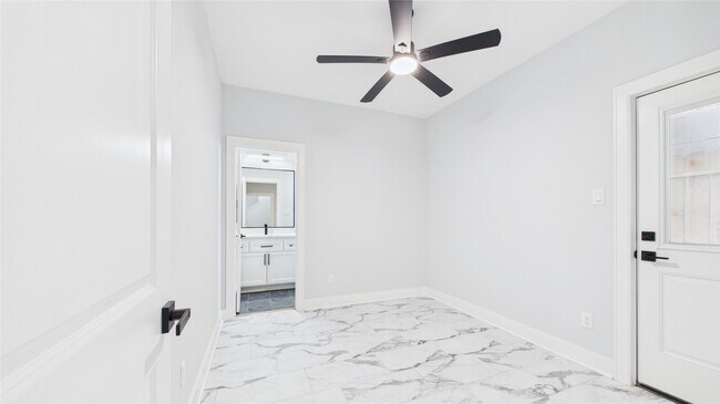 Photo - 3415 Daphne St