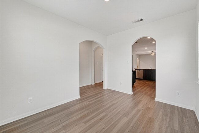 Building Photo - 2128 Mule Ridge Dr
