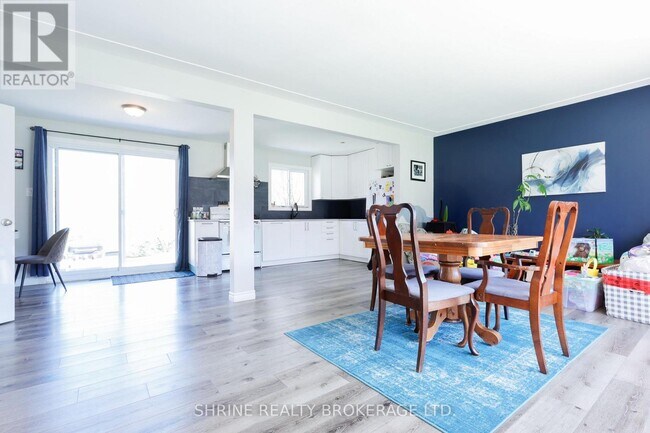 Photo - 670 Victoria St