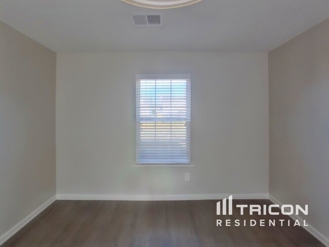 Photo - 142 Quiet Grove Dr