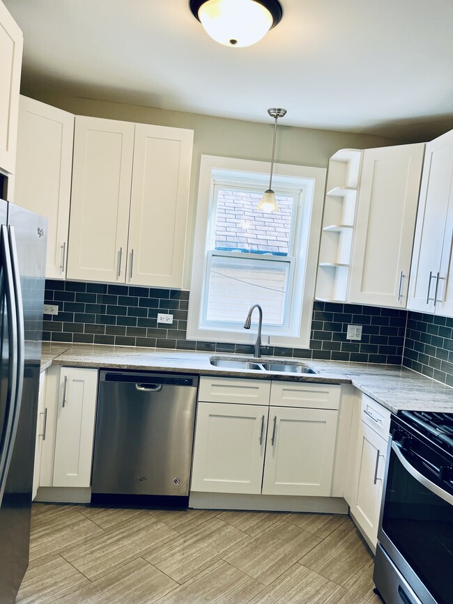 Photo - 7831 S Loomis Blvd Unit 2