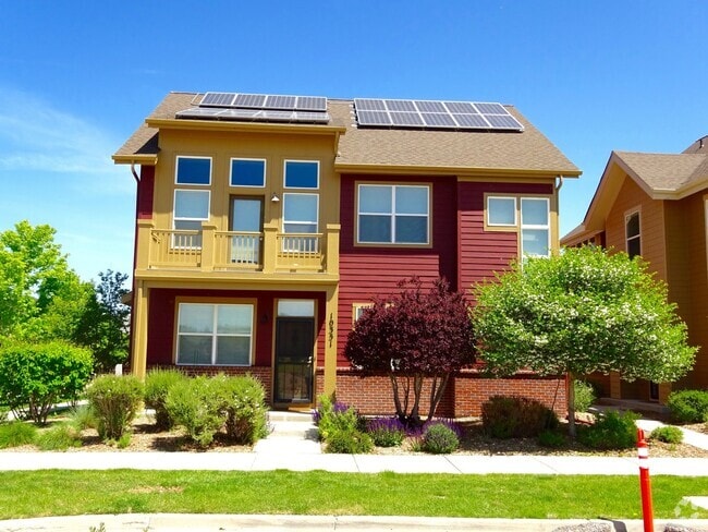 Building Photo - Top Floor Two-Bedroom w/ Detached Garage Rental