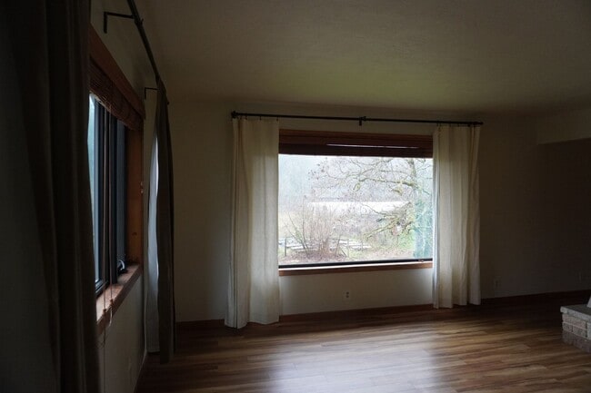 Photo - 5716 Alki Rd