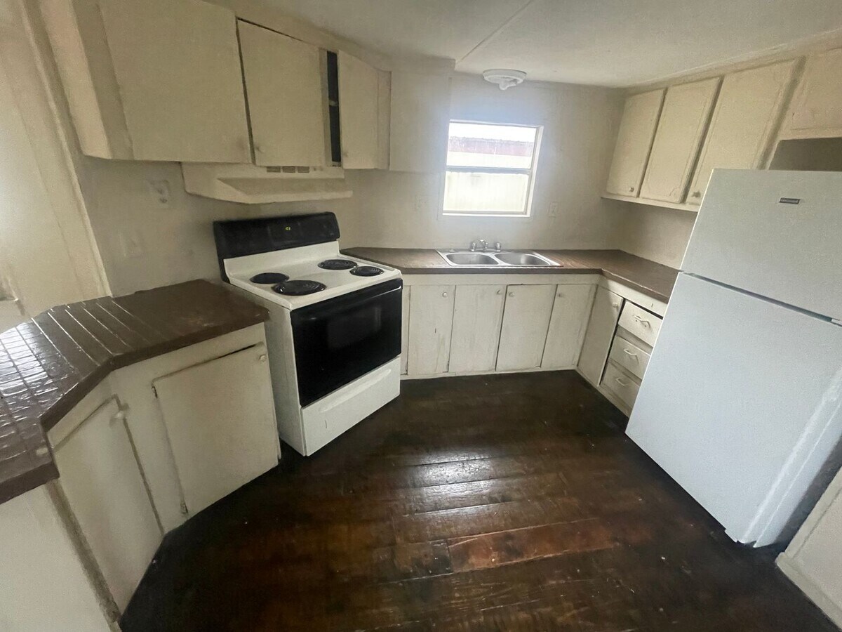 3 Bedroom Home -ALL UTILITIES INCLUDED! - 3 Bedroom Home -ALL UTILITIES INCLUDED! Unit 338 Hwy 145