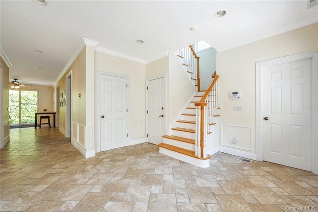 Photo - 696 Ridgeway