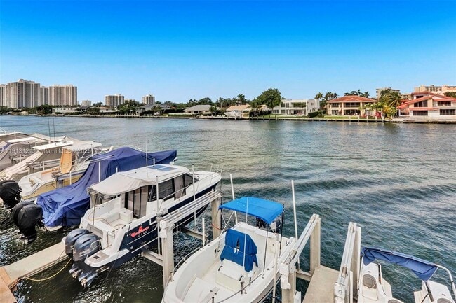 Building Photo - 1965 S Ocean Dr Unit 2J