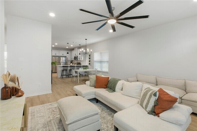 Photo - 228 Richards St