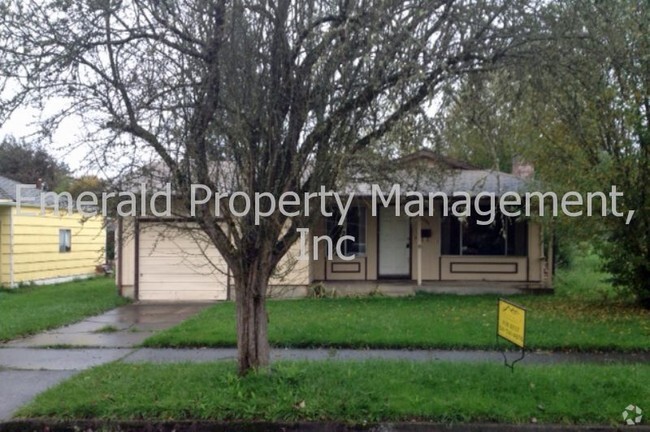 Building Photo - 3 bedroom house w/wood floors