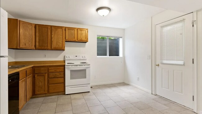 Cocina - 423 E 2100 N Unidad 423 East