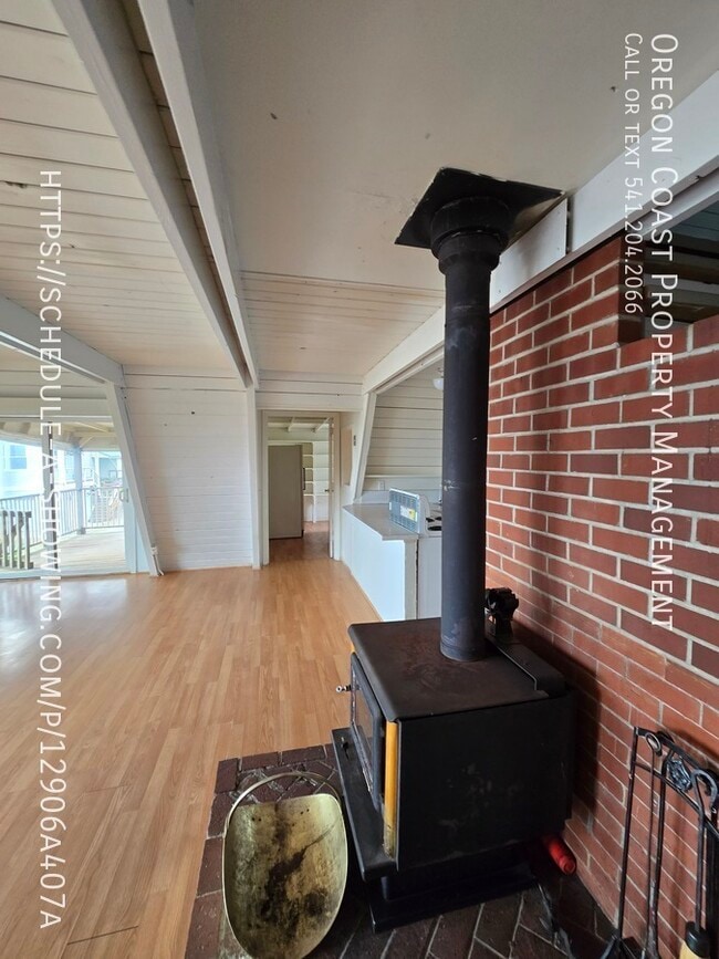 Photo - 35285 Hill St