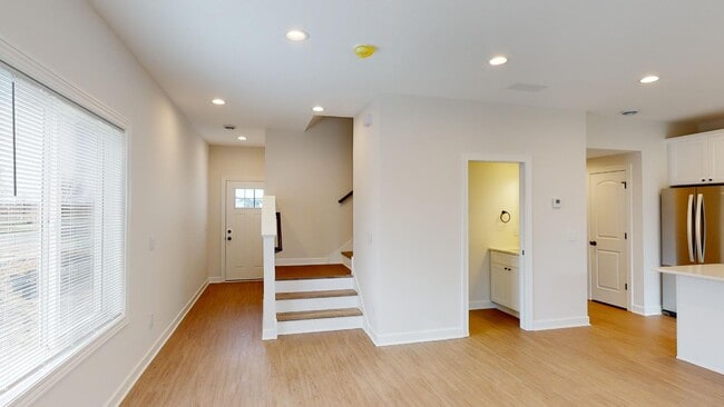 Photo - 827 Willow Pl