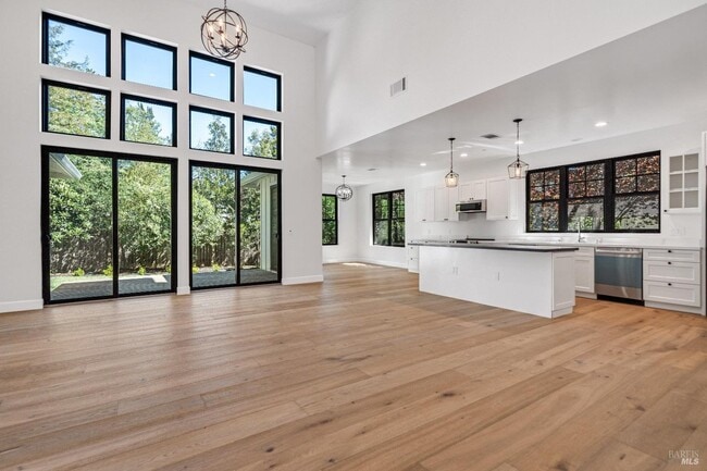 Building Photo - 1560 Laurel St