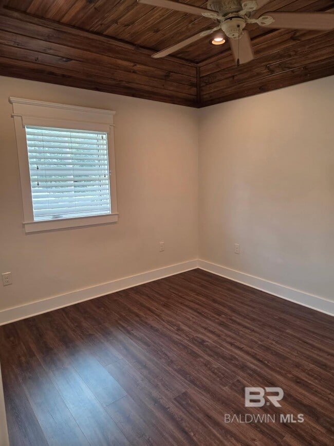 Photo - 818 Manci Ave