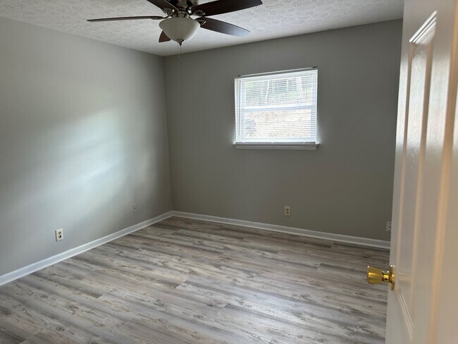 Photo - 3104-3112 Springfield Dr