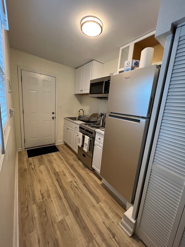 Building Photo - 1090 Mayson Turner Rd NW Unit Powerhouse Apartment