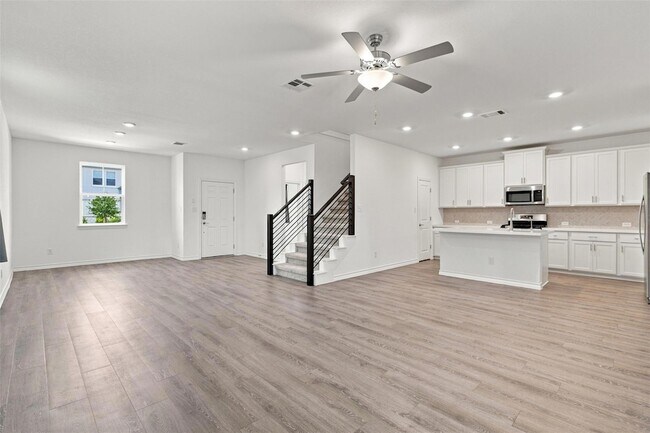 102 Gracie Wy
