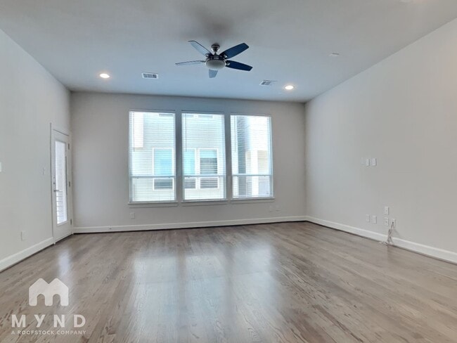 Photo - 1006 W 18th St