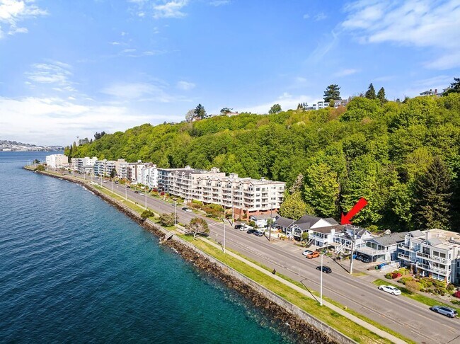 Photo - 1588 Alki Ave SW
