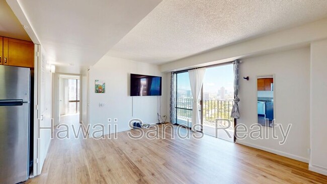Photo - 225 Queen St